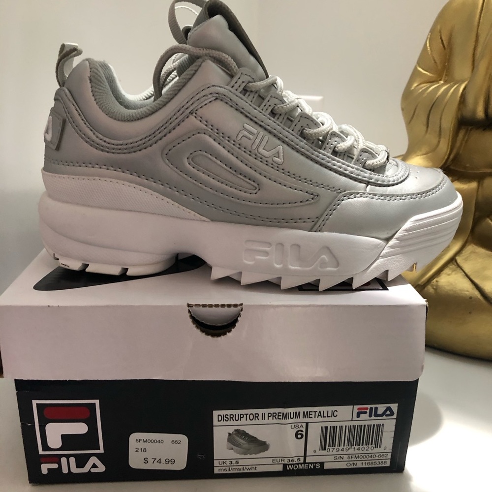 Women sliver Fila sneakers - Picture 3 of 3